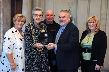 The Mayor, Cllr Pat Hay with Great North Dog Walk founder and organiser Tony Carlisle. Also pictured are the Leader of South Tyneside Council, Councillor Tracey Dixon, sponsor Stan Yanetta of Stan’s Autos and the Mayoress, Jean Copp.