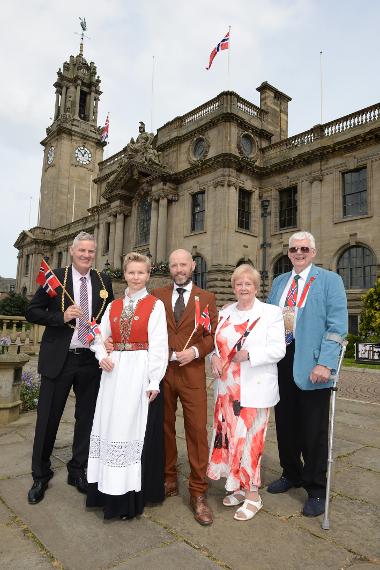 The Mayor is pictured with the Council’s Lead for Economic Growth and Transport, Cllr Margaret Meling, Tom Nightingale, of Equinor, and Norwegians that have settled in the North East, Ase Vikse and Kare-Andre Lisund, at South Shields Town Hall.