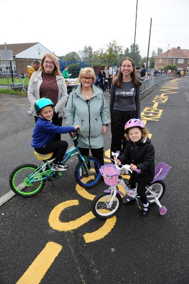 Simonside Primary School Head Teacher Donna Scott, Leader of South Tyneside Council Cllr Tracey Dixon and Helen Ette, School Streets Officer at Sustrans, are pictured with pupils Daley Johns (aged 8) and Mila Eavies (aged 4).